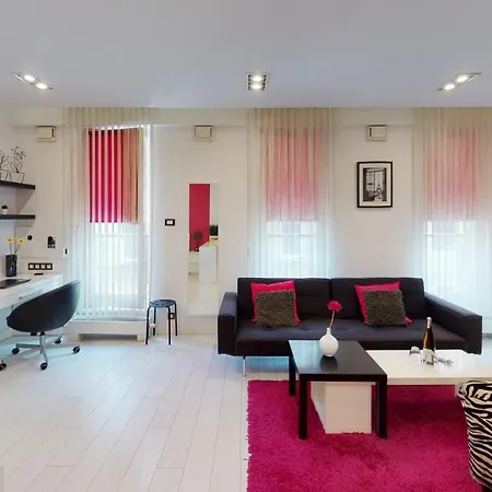 Pink Rydygiera 2a Tectum Apartment *